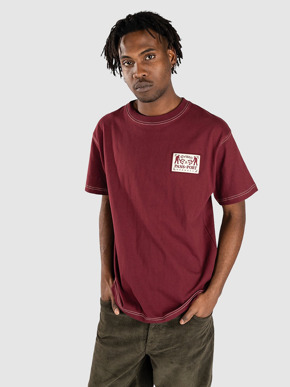 Pass Port Logo Lock Up T-Shirt rood