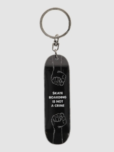 Blue Tomato Skate Keychain Zwart Not A Crime