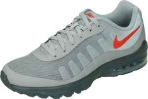 Nike air max invigor in de kleur . Grijs