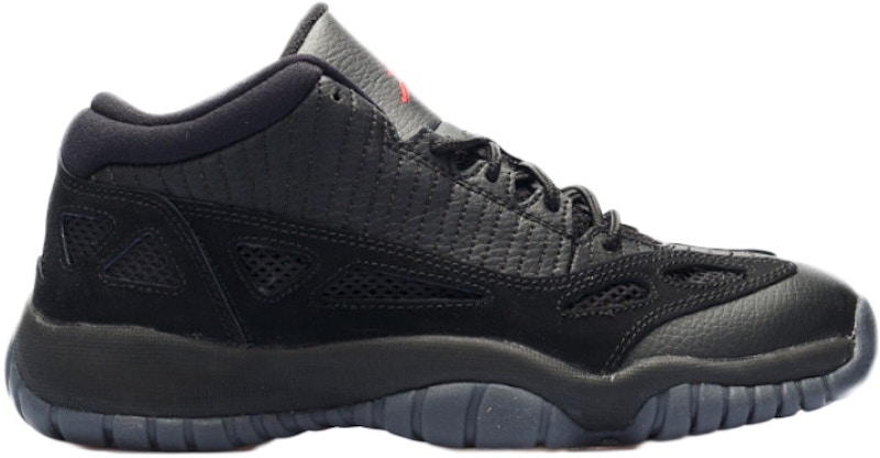 Jordan 11 Retro Low Referee Zwart