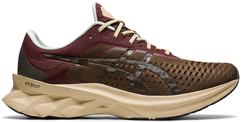 ASICS Novablast Affix Bruin