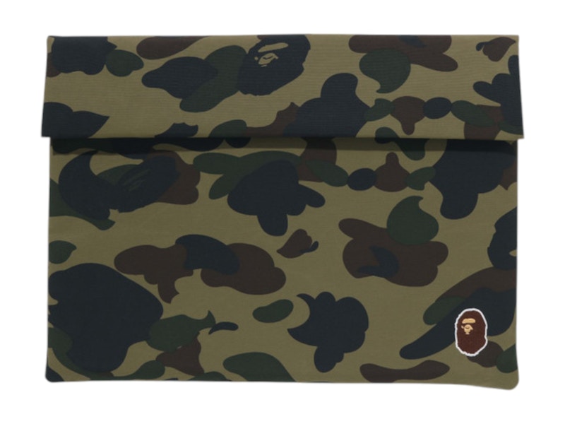 BAPE 1st Camo 15 Inch PC Case Groen