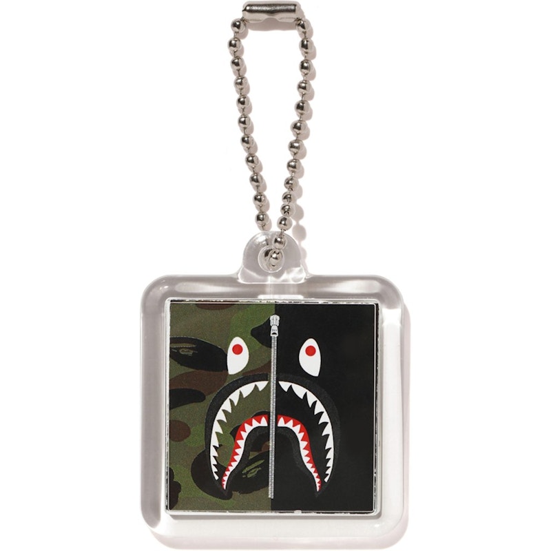 BAPE 1st Camo Shark Keychain Groen