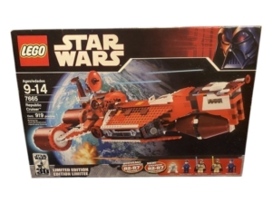 LEGO Star Wars Republic Cruiser Limited Edition with R2-R7 Set 7665