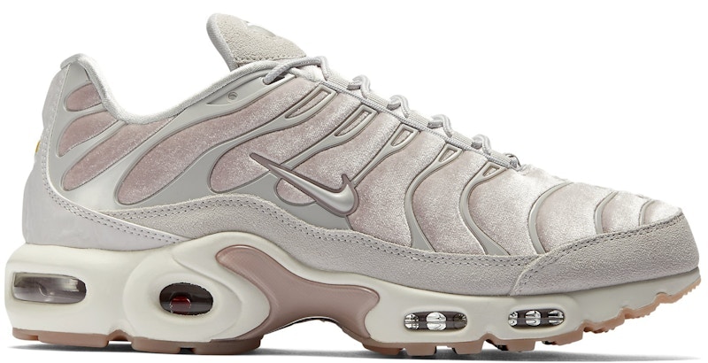 Nike Air Max Plus Velvet Particle Rose Grijs