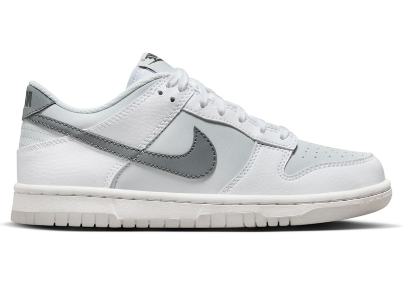 Nike Dunk Low Reflective Swoosh Grijs