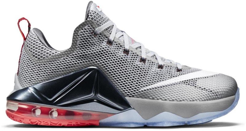 Nike LeBron 12 Low Earned Grijs