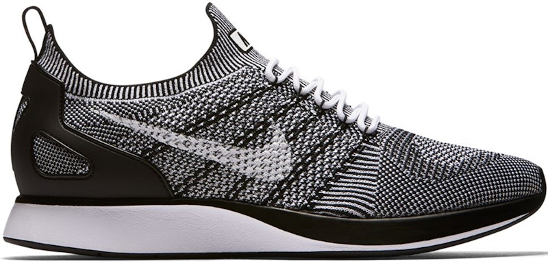 Nike Mariah Flyknit Racer Oreo Zwart