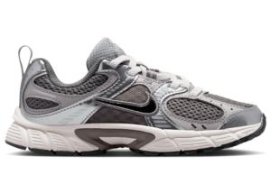 Nike V5 RNR Cave Stone Grijs
