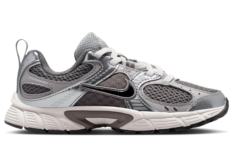 Nike V5 RNR Cave Stone Grijs
