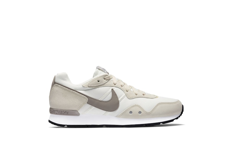 Nike Venture Runner Fossil Wit