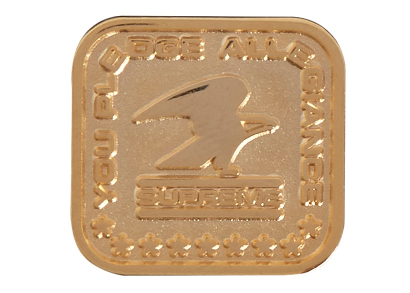 Supreme Pledge Allegiance Pin Goud