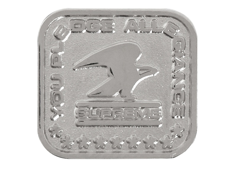 Supreme Pledge Allegiance Pin Zilver