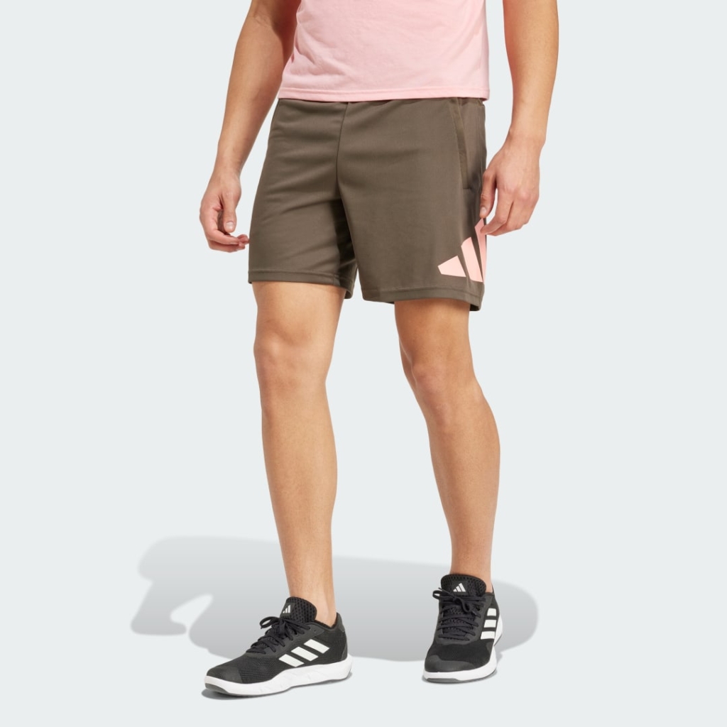 Train Essentials Logo Training Short Olijf