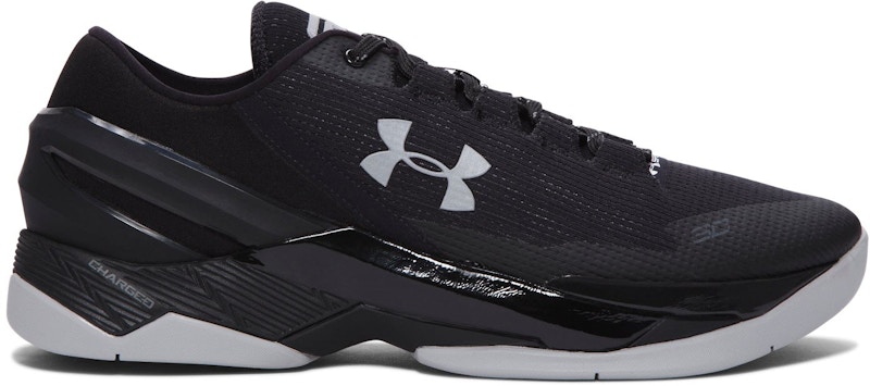 UA Curry 2 Low The Essential Zwart