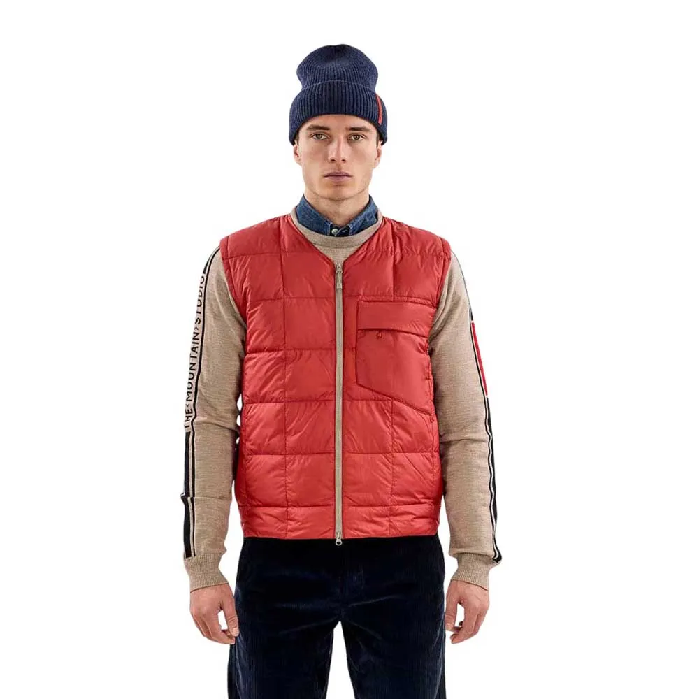 The Mountain Studio Ultralight Down Vest Rood